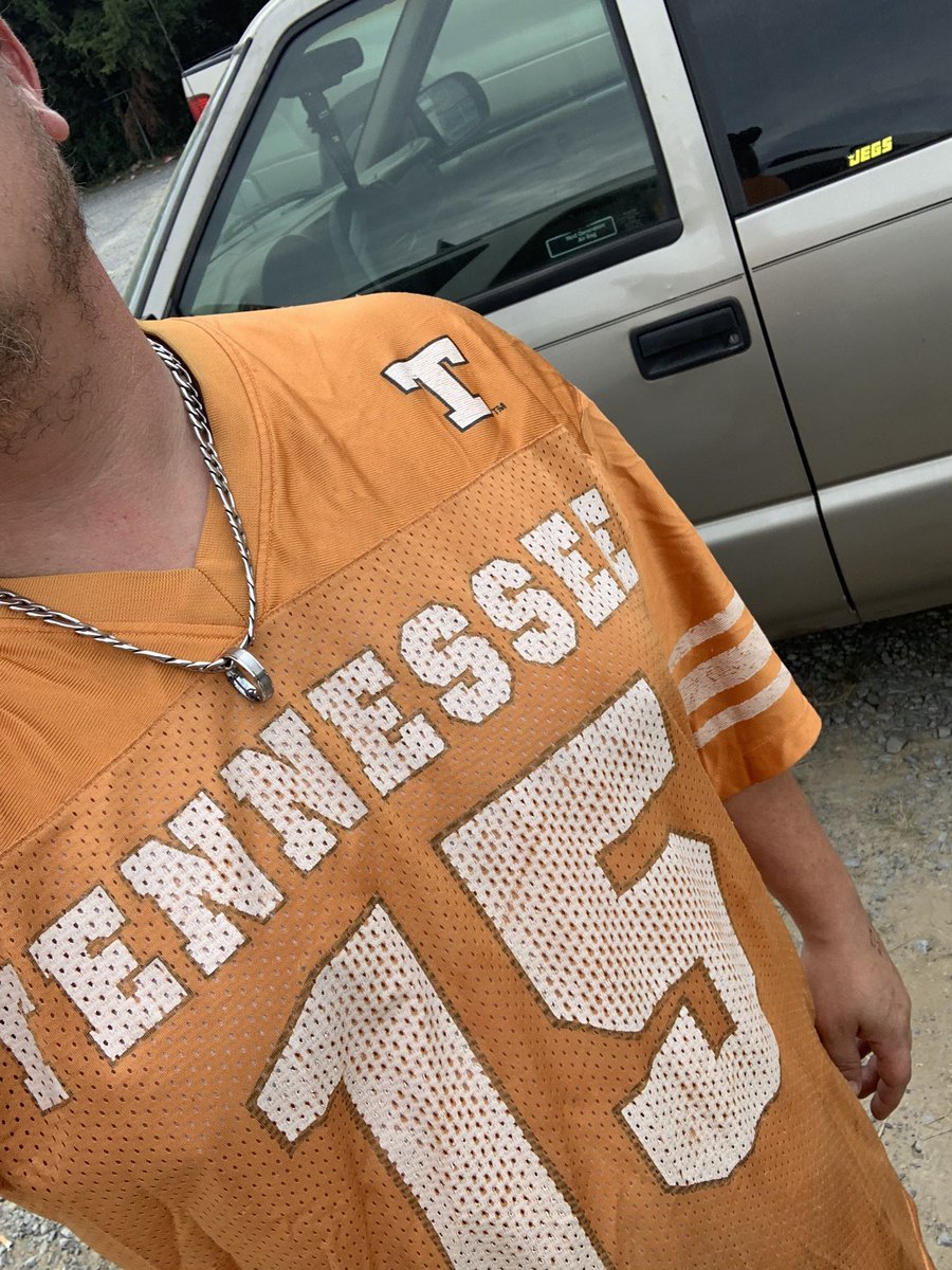 10esseeBred's tweet photo. Mom bought me this jersey when we moved to FL in 2002. Florida weeks I gotta rock it! #BeatFlorida #KellyWashington https://t.co/ttLenHSaRy