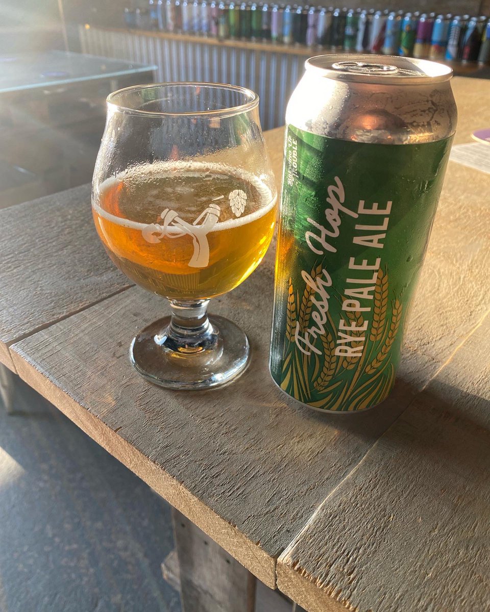 whiprsnaprbrew's tweet photo. 🍺Double new release day!🍺
Harvest and Alt Schule.
Harvest 2022 Fresh Hop Rye Pale Ale. 4.5% 25 IBU
Alt Schule Altbier. 4.8% 24 IBU
#craftmalt #wethopbeer
#613beer #ottawacraftbeer #ontariocraftbeer #ottawabeer #craftbeercanada #canart #smallbatchbeer #nanobrewery https://t.co/xYxYQnn0se