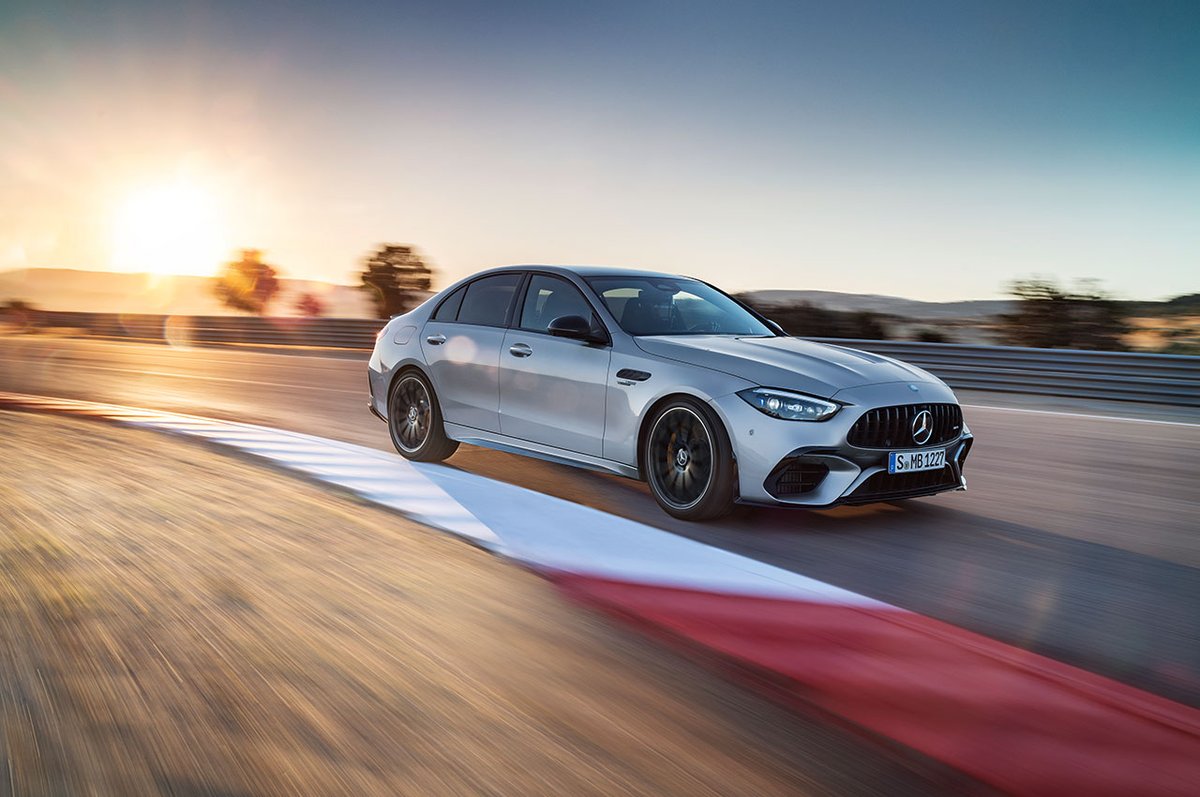 carmedya's tweet photo. Mercedes-AMG, hibrit sisteme sahip Mercedes-AMG C 63 SE Performance modelini online lansman etkinliğiyle tanıttı.
https://t.co/bWHk4sVpqy
#carmedya #mercedes #amg #car #otomobil #c63seperformance @MercedesAMG @MercedesTurkiye https://t.co/8ODYcAjVNL