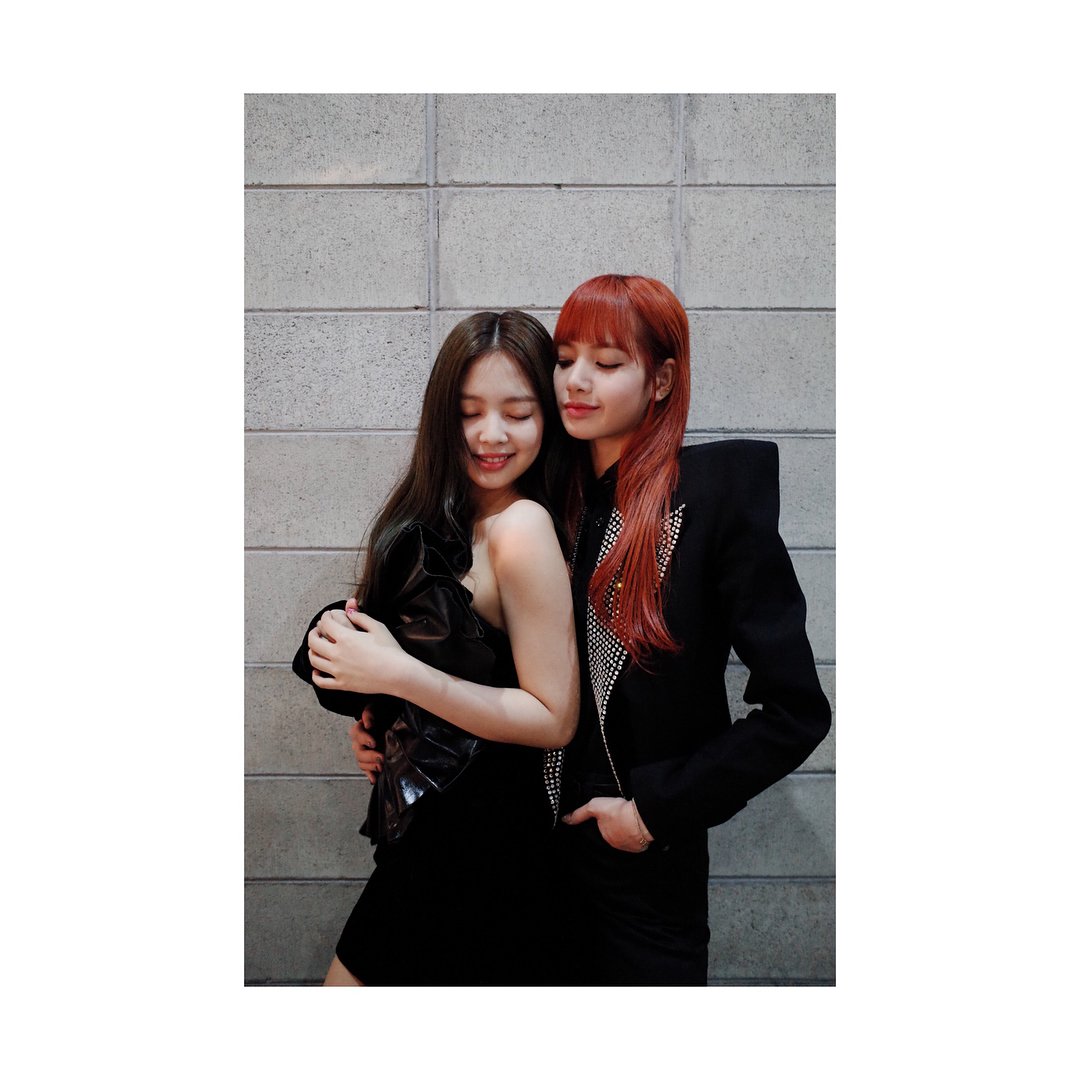 jnlszip's tweet photo. 170923 (5 years) || blackpinkofficial IG post
#BLACKPINK#JENNIE#LISA#JENLISA#INDAHOUSE#IFWEWENTTOPROM#MYHOTDATE#내남자친구를소개합니다
"i never got to go to prom sadly 😭
but i sure would've have the hottest date if i had lisa 😉
thankyou for being my man for the day 💛" https://t.co/I1VqMLoU8P