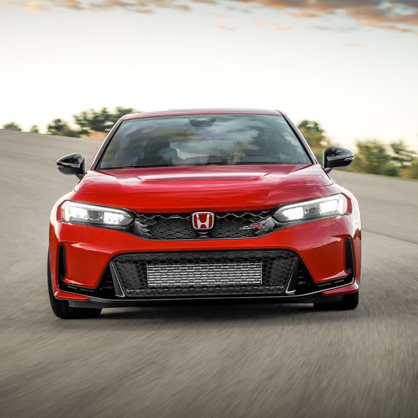 CrownHondaSP's tweet photo. Beautifully integrated aerodynamics, 315 horsepower, and a redesigned turbocharger. The 2023 Civic Type-R. https://t.co/qPaqy6PgiQ