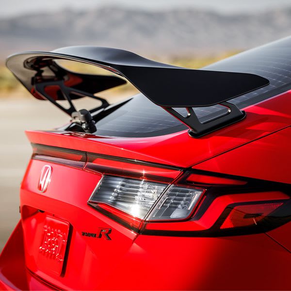 CrownHondaSP's tweet photo. Beautifully integrated aerodynamics, 315 horsepower, and a redesigned turbocharger. The 2023 Civic Type-R. https://t.co/qPaqy6PgiQ