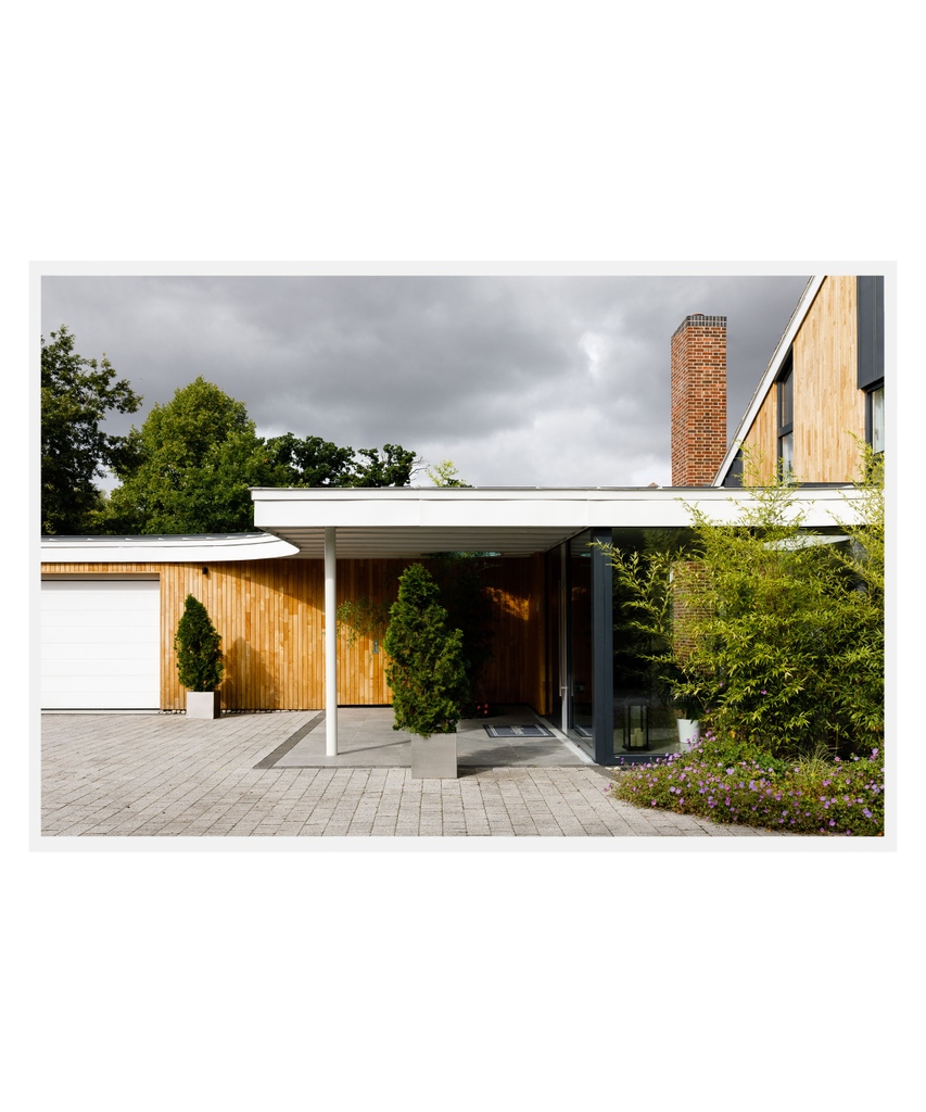 HAWKESarch's tweet photo. Bellropes (2) : A view of the new entrance canopy showing the repointed chimney in the background and the sun catching the new sweet chestnut cladding.
.
.
.
#rennovation #internorm #architecture #sustainabledesign #granddesigns #design #contemporary https://t.co/XZzIFSobgD