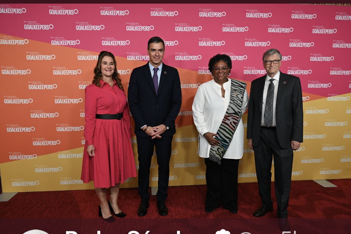 Se hace una foto con la 4ª fortuna del planeta. Le regala 130 M€ de los españoles para su fundación

Ahora dice q va a crear un impuesto para ricos😳

Es la demagogia populista de un ególatra con afán de notoriedad q se ríe de la gente y se lo pasa a lo grande:<a href="/sanchezcastejon/">Pedro Sánchez</a>