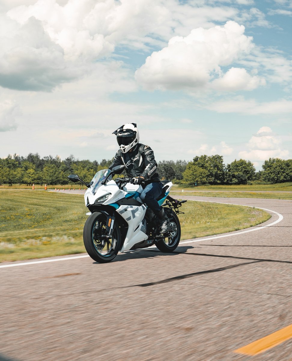 The 2022 300SS is a meticulous combination of a smooth, free-revving engine, sport-tuned suspension, and superb braking characteristics making it a fast and reliable option for both track and daily riding. ⁠
⁠

#CFMOTOUSA #CFMOTO #SS300 #motorcycle #summer #getoutside