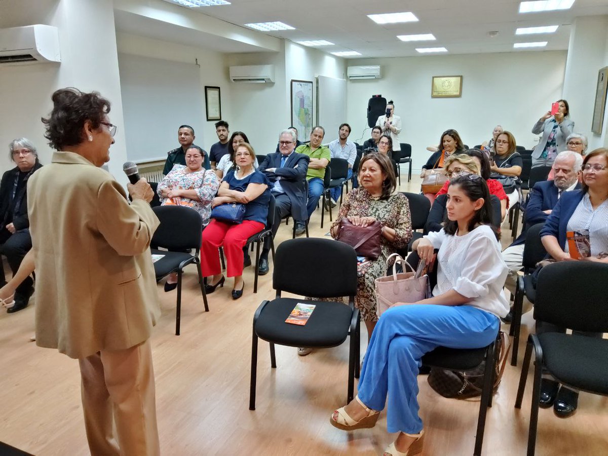 EmbaparEspana's tweet photo. La experta en etnogastronomia y autora del libro #poytáva, Graciela Martínez ya se encuentra en plena charla sobre el Mestizaje gastronómico del Paraguay evento enmarcado en el Festival Celebremos Iberoamericano organizado por @EspacioOEI y las Embajadas Iberoamericanas #cibfest https://t.co/0zhBJYnQUs