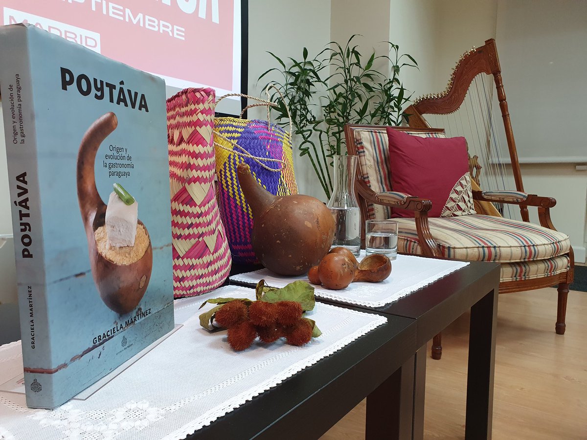 EmbaparEspana's tweet photo. La experta en etnogastronomia y autora del libro #poytáva, Graciela Martínez ya se encuentra en plena charla sobre el Mestizaje gastronómico del Paraguay evento enmarcado en el Festival Celebremos Iberoamericano organizado por @EspacioOEI y las Embajadas Iberoamericanas #cibfest https://t.co/0zhBJYnQUs