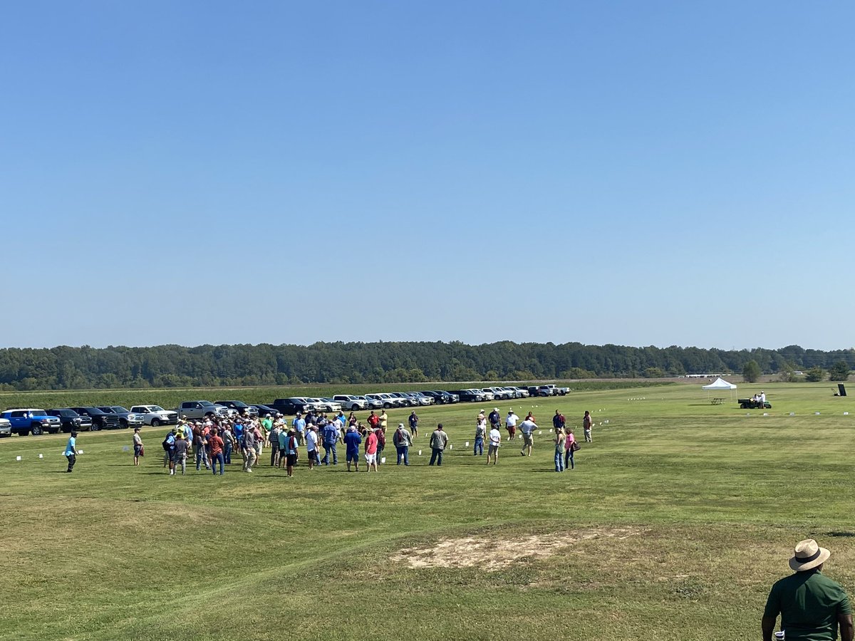 JebBrowder0809's tweet photo. Mississippi State Research and Field Day #Redexim #MsuTurf https://t.co/YGthie9iqR