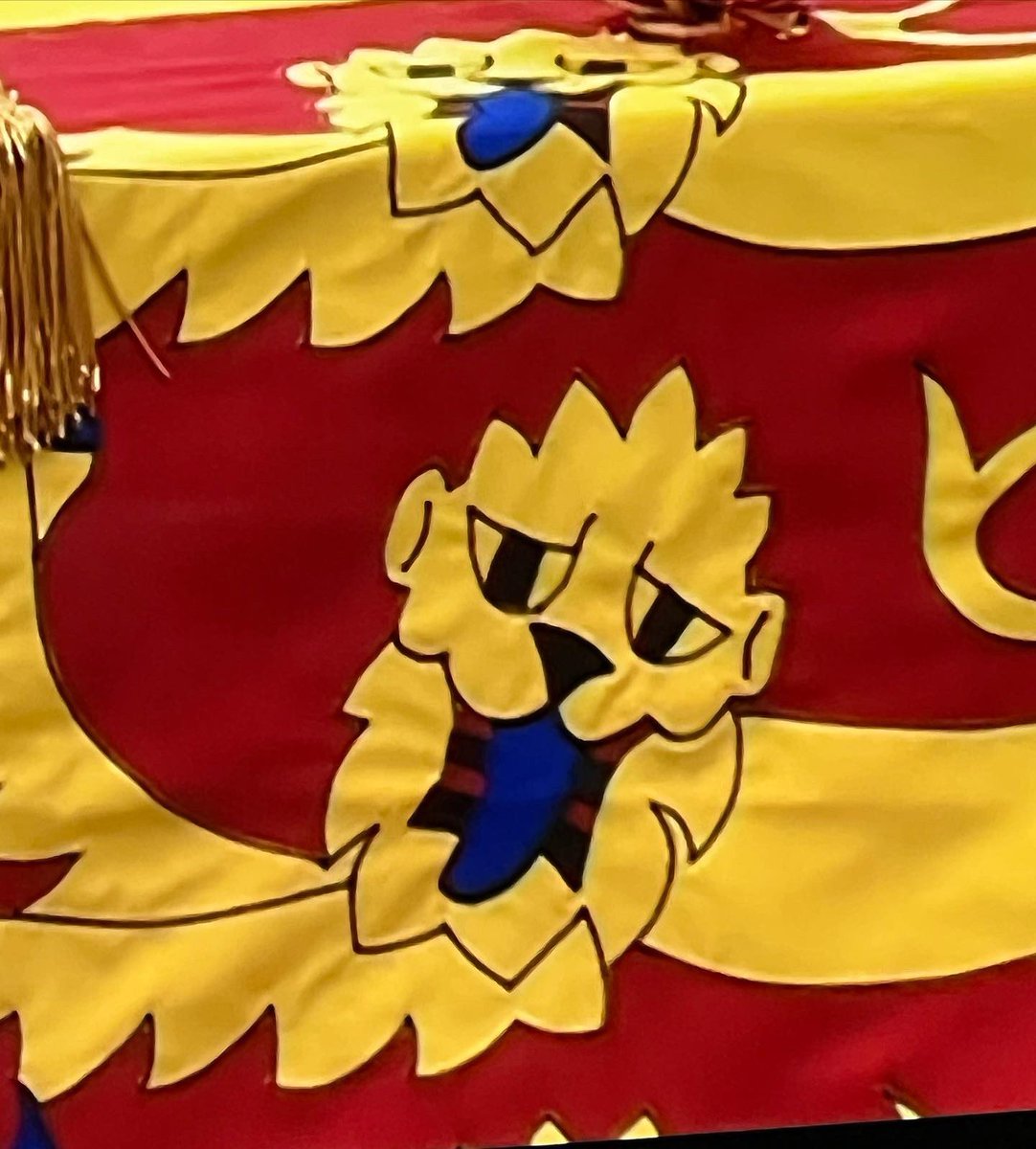 🦁Nice lion. Brilliantly cartoony. The picture on the pall on the Queen’s coffin. You might have thought it was the Queen being kind to kids who were being made to watch the funeral with their parents. Like a sort of friendly face to look at with everyone about it so sad and grim