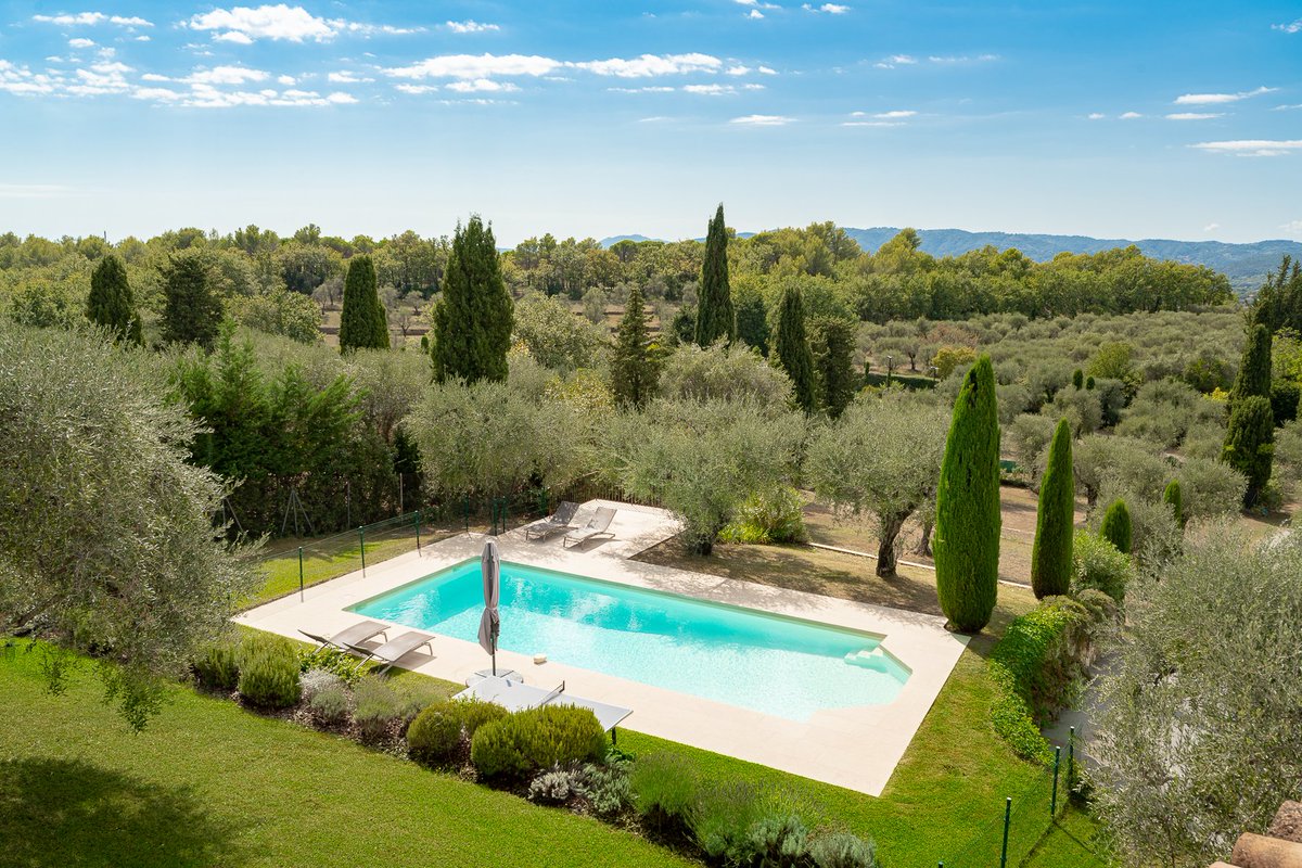 CotedAzurVillas's tweet photo. ✨ NEW | Domaine de Nathalie | Chateauneuf-Grasse ✨
Ideal family villa with full AC | 5 bedrooms | Beautiful pool surrounded by olive grove | Gorgeous countryside views

Available for both Holiday &amp; Long-Term Rentals!

https://t.co/O10iV3uzuO

#cotedazurvillas #village #rental https://t.co/XaMYh3gwIC