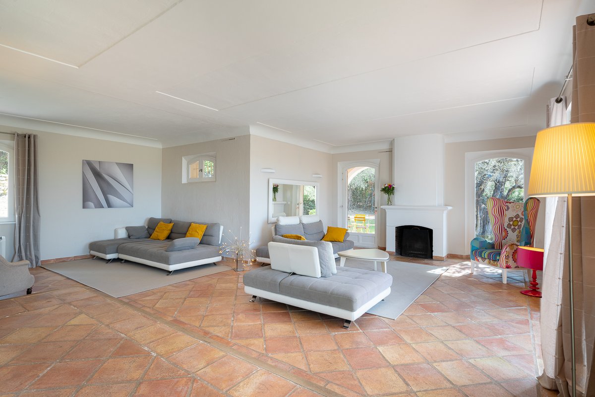 CotedAzurVillas's tweet photo. ✨ NEW | Domaine de Nathalie | Chateauneuf-Grasse ✨
Ideal family villa with full AC | 5 bedrooms | Beautiful pool surrounded by olive grove | Gorgeous countryside views

Available for both Holiday &amp; Long-Term Rentals!

https://t.co/O10iV3uzuO

#cotedazurvillas #village #rental https://t.co/XaMYh3gwIC