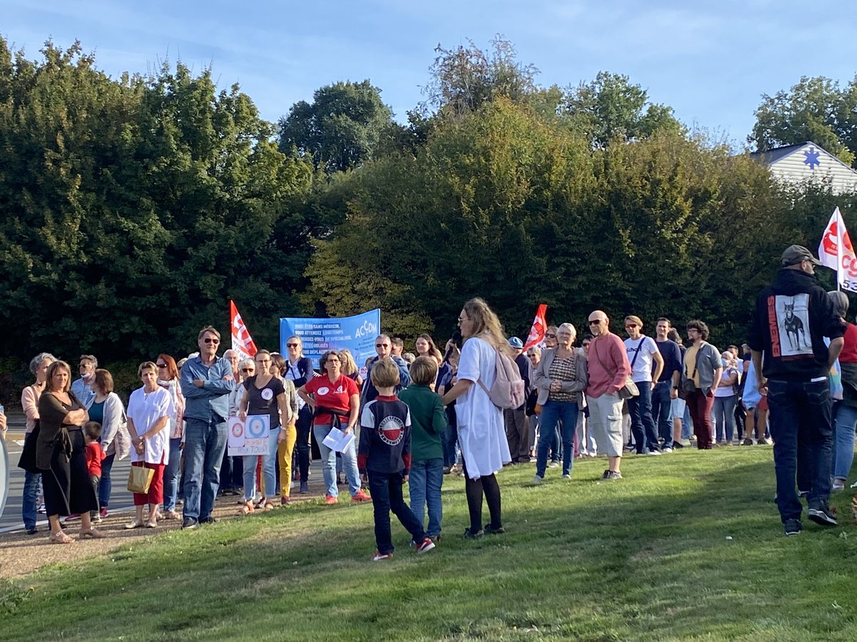 Remybesson's tweet photo. Présent au #ChLaval pour défendre notre système de #Santé ! #TousConcernés par les #Soins !
❌Nous ne pouvons plus rester spectateurs, nous devons agir et vite ! https://t.co/o5n22eB5O8