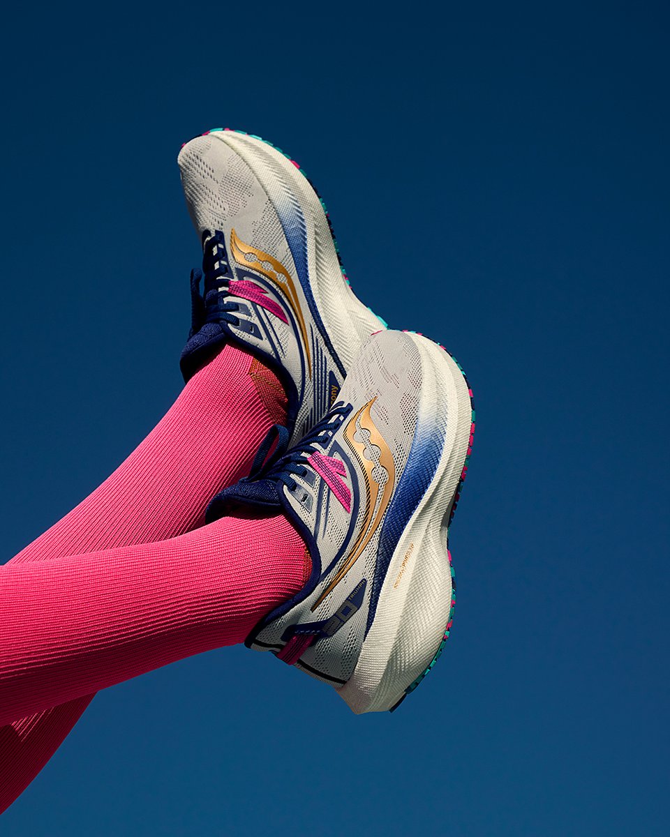 Triumph hace más que honor a su nombre, 20 años lo demuestran. Una combinación de amortiguación de ensueño y ligereza como la de una nube, harán que te despiertes listo para salir a correr.