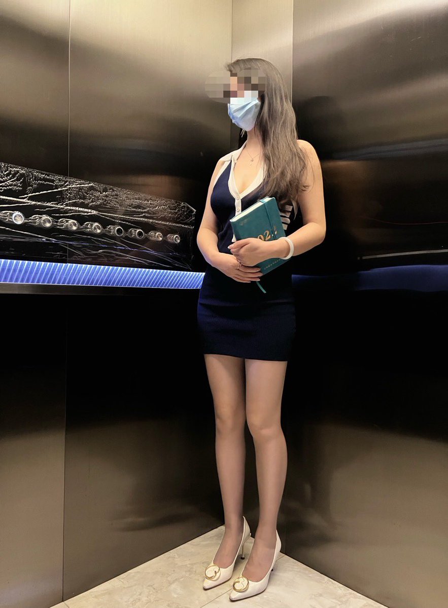 #骚女友 #按摩 #公交车 #淫荡 #绿帽淫妻 #绿帽 #淫妻 #母狗
小鱼是不是更骚了，好久不见~