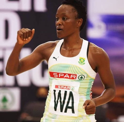 Radio2000_ZA's tweet photo. 📻 It's #GameTimeOn2000 with @MotshidisiM 📻 
⏲️ 18h00 - 19h00 

Tonight we are in the #18Area 
🗣️ Bongiwe Msomi - @SPARProteas captain gets to chat with us about her journey in netball. https://t.co/zHeus3cImU