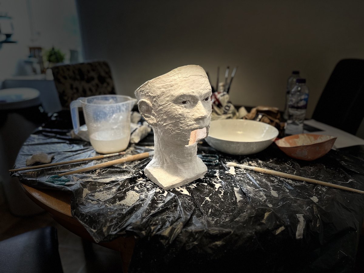 johnnykinch's tweet image. My next film is a Feature. HOBGOBLIN Shape Shifter. Writing is underway, location scouting, props building etc. Working on a new character a fully working ventriloquist dummy like no other, this one is termed 'Uncanny Valley' en.wikipedia.org/wiki/Uncanny_v… 
shots from today's build.