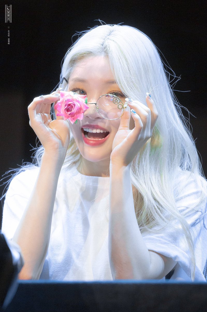 kchunghapics's tweet photo. angel ♡ https://t.co/WfI6af6Khf