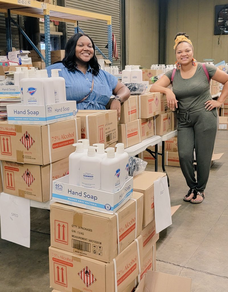 apsearcy's tweet photo. Thanks to @SavetheChildren for the generous donation of books, hand sanitizer, and other items! Thank you 2  @Amerigroup @JacksonTNParks for organizing and sorting for schools to pick up. @suptking @shalondafranki1 @FamilyCom22 https://t.co/NgHwI4xCTR