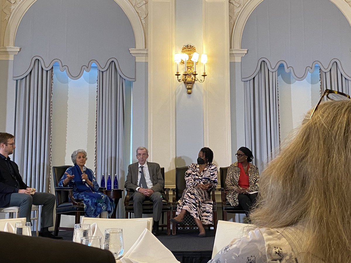 amymaxmen's tweet photo. Big push for regional drug+vaccine manufacturing by @doctorsoumya @Winnie_Byanyima today, absolutely essential for pandemic preparedness.

Petro at #mRNAHub says PEPFAR, GAVI, etc must add a clause to preferentially buy from regional manufacturers so that the effort takes off. https://t.co/qhjuFIlW4G