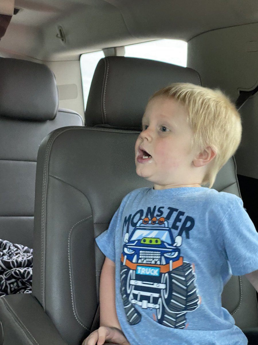 jbkarobson's tweet photo. @Royals 1st time seeing the K! #TheK #RoyalsFanAppreciation https://t.co/2dkZ18D6ZK