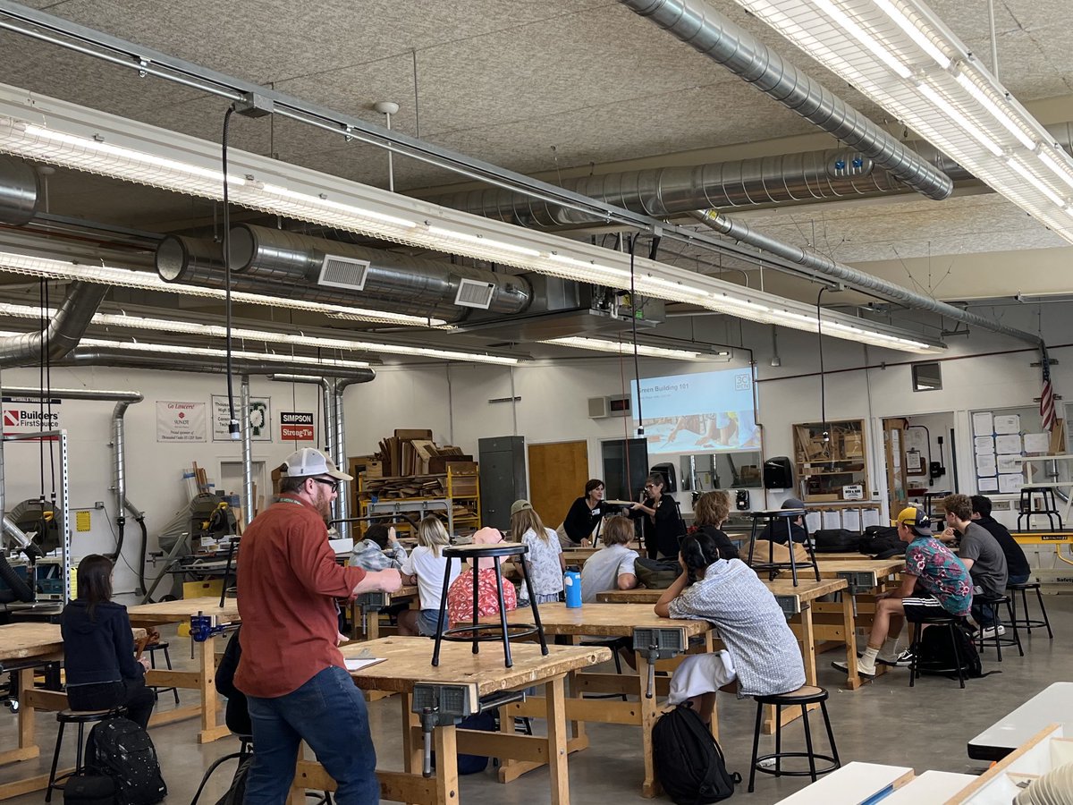 Thank you to our guest speaker in ⁦<a href="/ThousandOaksHS/">Thousand Oaks HS</a>⁩ Architecture Class this morning sharing the importance of Green Design. Students are learning skills to build today for a sustainable tomorrow. Thank you Mr. Bell for this learning opportunity.