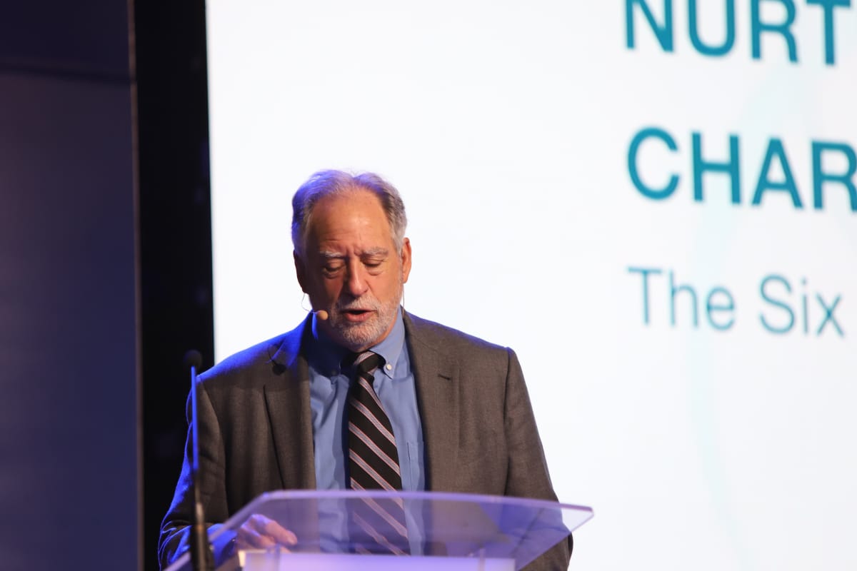 RevistaSemana's tweet photo. #CumbreEducación | “El carácter es complejo, funciona como un agente moral. Incluye los valores, emociones, habilidades, la identidad. El carácter se debe educar de manera holística” : Marvin Berkowitz, Doctor en Psicología del Desarrollo de Wayne State University

#EnVivo https://t.co/Zf9k3qyhnZ