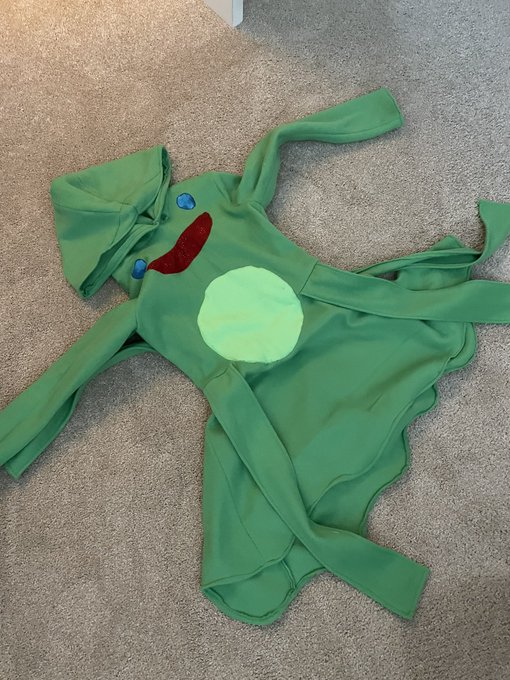 a dirty beat up package got returned to my moms house and it's THE FROGGY CHAIR GIVEAWAY DRESS THAT GOT<a href="/tag/breakingbad"class="tags"><span>#breakingbad</span></a>