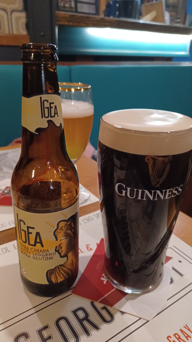 HeikoP4's tweet photo. Nach 4,5 Std durch Pompeji bei 23° da schmecken ein oder auch zwei Pint Guinness.
#GuinnessTime 
@homeofguinness 
Hoffentlich bald wieder gemeinsam bei unserer #2023scotour https://t.co/fRR8O4BvW1
