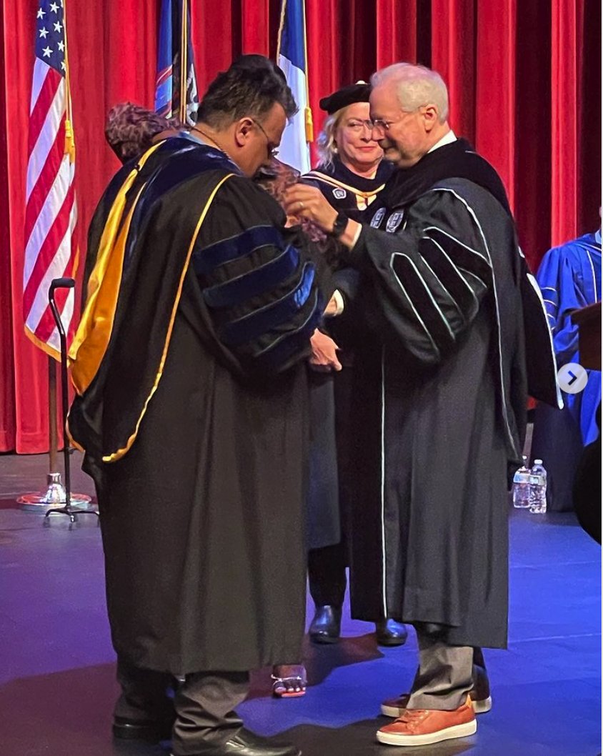 LehmanCollege's tweet photo. CUNY Trustee Fernando Ferrer places the presidential medallion on President Fernando Delgado at the #2022Convocation and inauguration of Lehman's 4th president #lehmanproud @LehmanPresident @CUNY 
via@lehmansga https://t.co/gmsEbGf2Ht