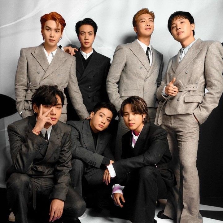updatecultura's tweet photo. Atualmente, J-hope e BTS são os únicos atos coreanos que alcançarem o topo do iTunes US em 2022 com 3 músicas diferentes. https://t.co/9B4cvxyIvI