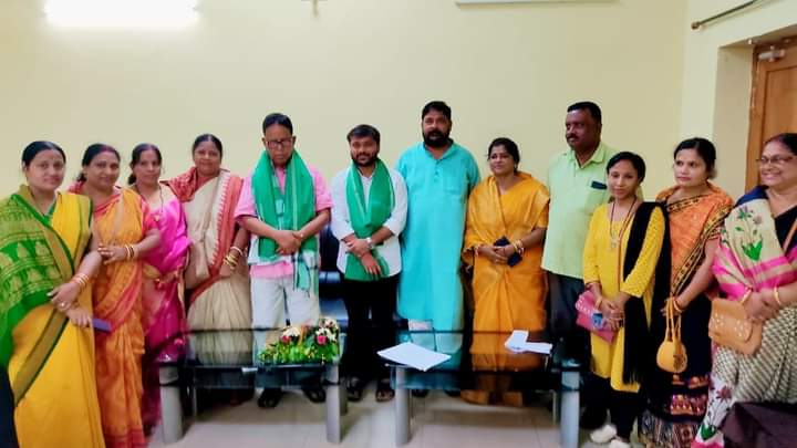BiswalSouvic's tweet photo. 'ବିଜୁ ପଟ୍ଟନାୟକ ବହୁମୁଖୀ ଇନଡ଼ୋର୍ ଷ୍ଟାଡି଼ୟମ' ପ୍ରକଳ୍ପ କାର୍ଯ୍ୟର ଅଗ୍ରଗତି ନେଇ ସ୍ଥିତି ଅନୁଧ୍ୟାନ କରିଥିଲେ।🙏
#ପ୍ରଗତି_ପଥରେ_କଟକ_ମହାନଗର
#TransformingCuttack 👏
#DevelopmentWorksInCuttack #ChoudwarCuttackCares https://t.co/ktWKVK3yYs