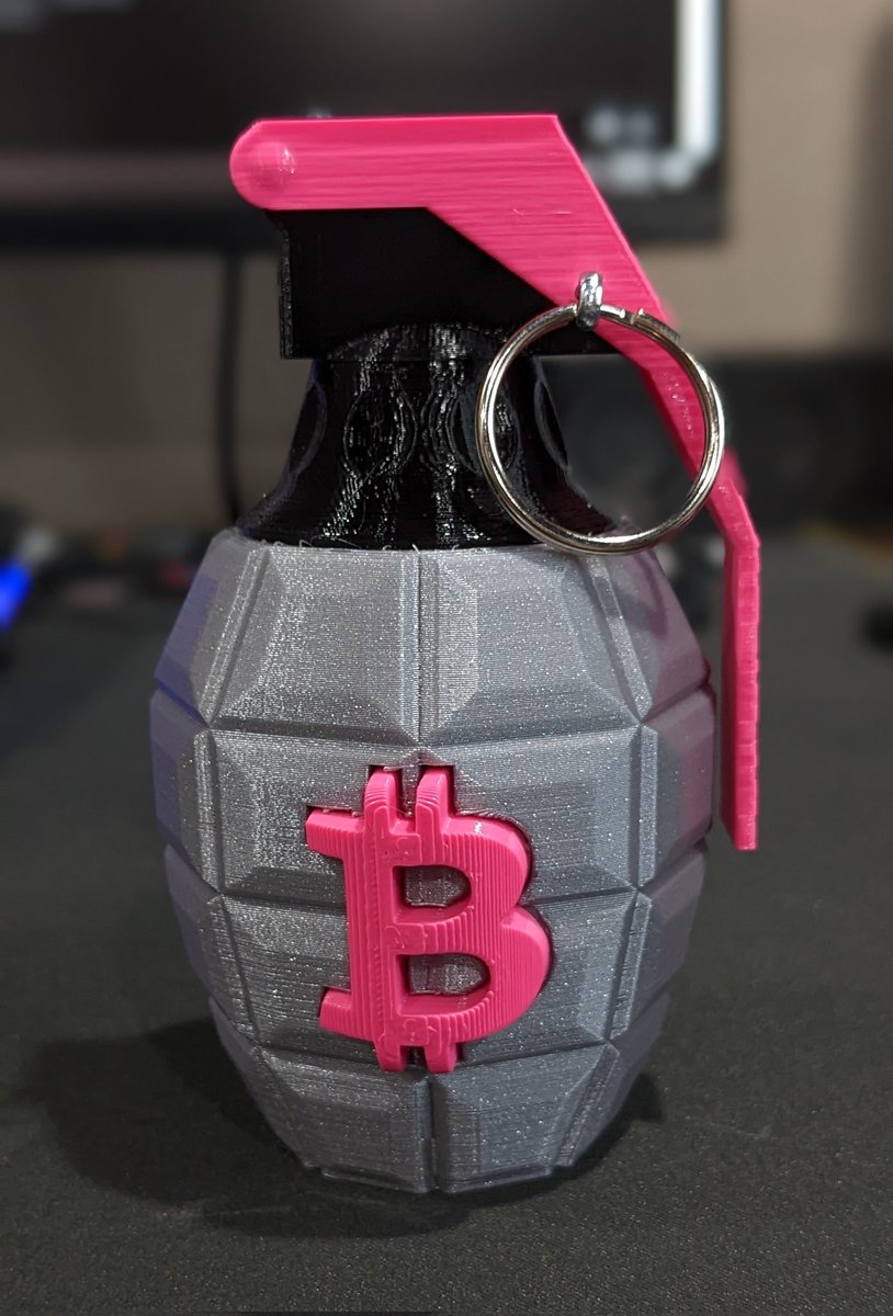 CryptoCloaks's tweet photo. Alright. This is an awesome color combo. 🥰🔥
#BitcoinGrenade https://t.co/oEpHwVrJ56