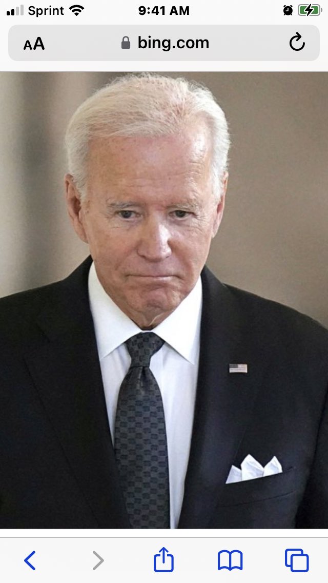 CaldwellNance's tweet photo. Not the same person Friends. We are being tricked again. No matter what you do, you can’t change your ear position. Even if you could, not in a few days. The 2nd pic taken at Queens Funeral. So tired of being lied to!!! https://t.co/8hhx1tangK