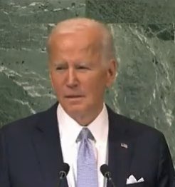 CaldwellNance's tweet photo. Not the same person Friends. We are being tricked again. No matter what you do, you can’t change your ear position. Even if you could, not in a few days. The 2nd pic taken at Queens Funeral. So tired of being lied to!!! https://t.co/8hhx1tangK
