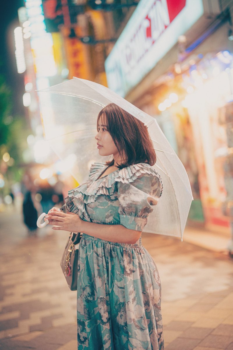 mionhazuki's tweet photo. ･

雨の日の待ち合わせ。

👩@mionhazuki 
📸@haruki_works https://t.co/H9WWc7y1gC