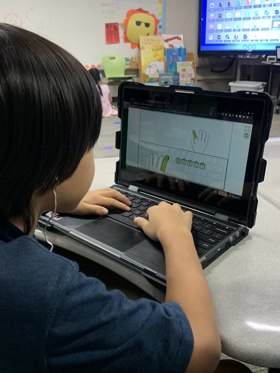 ShihReads's tweet photo. Weβre practicing our keyboarding skills! π»π€
They were so excited and SO focused! π
#KeyboardingWithoutTears https://t.co/Pu8GEENALv