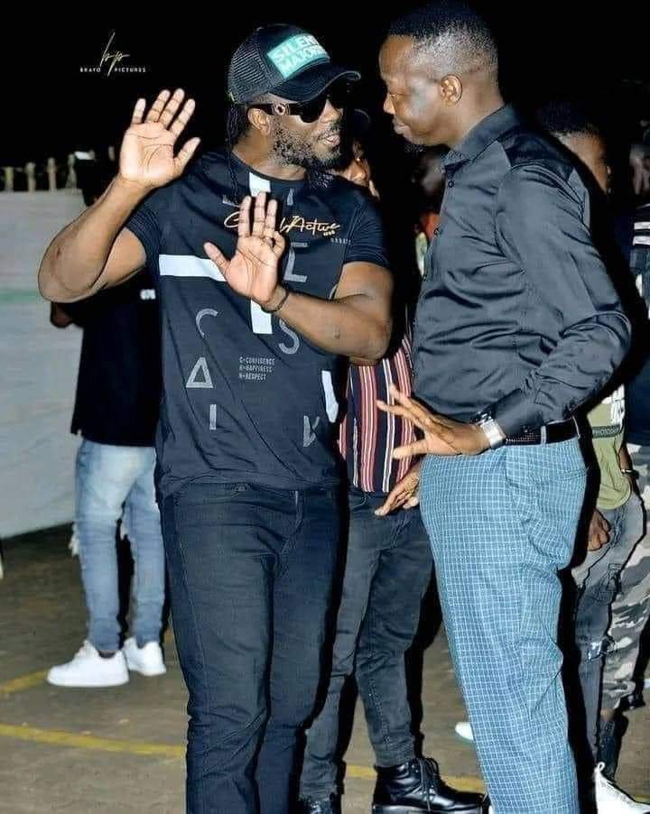 samuelkalungi1's tweet photo. Social media please don't create bad blood between our  legends #zingayaffe #communityreals @BebeCoolUG @semakulaMesach1 https://t.co/YkMAl9qV6y