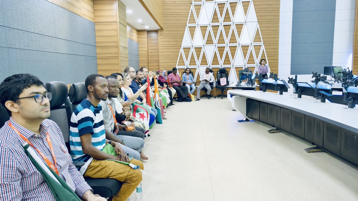 ChandigarhSmart's tweet photo. Senior level policy-makers from 13 countries witnessed live functioning of citizen enabled services in Integrated Command & Control Centre (ICCC), an initiative of Chandigarh Smart City Limited !! @SmartCities_HUA @MoHUA_India @iphmdp @RoopaMishra77 #ICCC #SmartCity https://t.co/nfhdjqXd8y