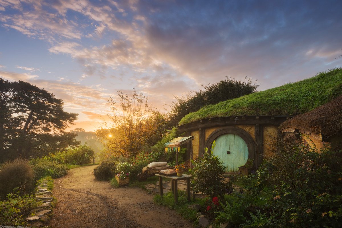 ElMundoTolkien's tweet photo. Tierra trágame y escúpeme en Hobbiton, NZ.

💍💍🤩🤩 https://t.co/aV2KhpMohx