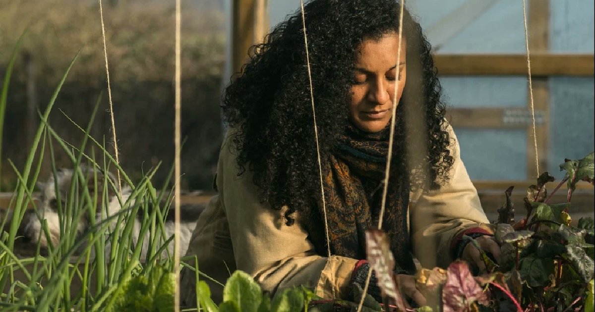 Lighthousebks's tweet photo. Wanna know what's UP? *rolls up sleeves, cracks knuckles* HERE WE GO!

Sat24th @claireratinon's work brings history &amp; politics, decolonising praxis &amp; rooftop farms to nature writing &amp; memoir -Unearthed is vital, challenging and rich in stories and vision:
https://t.co/mtd77Nd2W0 https://t.co/XUNF2kxzbk