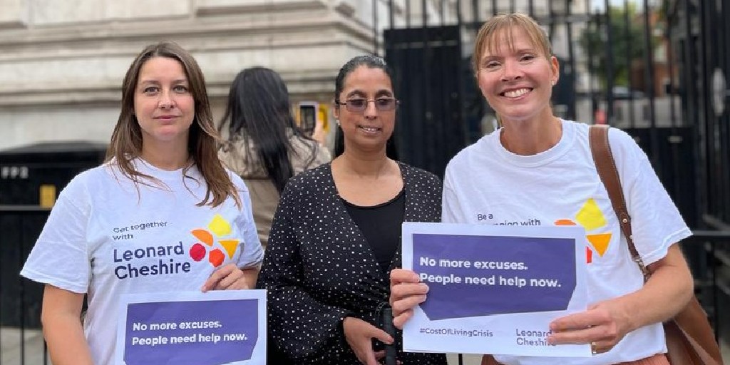 LeonardCheshire's tweet photo. Today we joined @savechildrenuk, @38degrees, @mencap_charity, @turn2us_org and other organisations to deliver 404,790 signatures to @trussliz.

The government must do more to support #Disabled people through the #CostOfLiving crisis. https://t.co/IiiZtzrvDO
