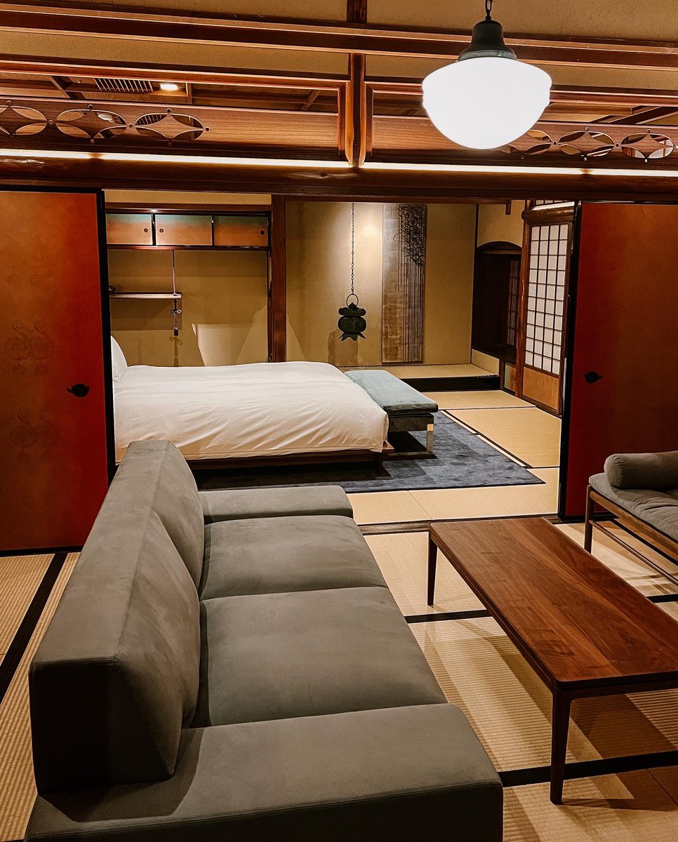Sowaka is a Sanskrit word meaning “happiness” or “wellbeing.” It is a word of blessing, often spoken at the end of the Buddhist sutras. That’s the kind of feeling you have when you enter the doorway of <a href="/sowaka_hotel/">Luxury Hotel SOWAKA ～そわか～</a>. 

🧵: <a href="/thediarrablu/">DIARRABLU</a> #Kyoto #Japan
<a href="/SLHLuxuryHotels/">Small Luxury Hotels of the World</a>