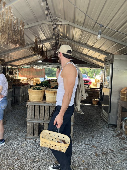 Halloween&rsquo;s approaching 🎃 https://t.co/xooMoBDLjE