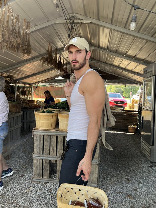 Halloween&rsquo;s approaching 🎃 https://t.co/xooMoBDLjE<a href="/tag/nyc"class="tags"><span>#nyc</span></a>