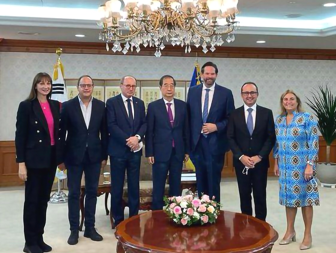 ElenaKountoura's tweet photo. Στο πλαίσιο της επίσκεψής μου στη Σεούλ ως μέλους της Αντιπροσωπείας του ΕΚ για τις σχέσεις με την Κορέα #DKOR, πραγματοποιήσαμε συνάντηση ενημέρωσης με τον Πρωθυπουργό της Δημοκρατίας της Κορέας Han Duck-soo και την Πρέσβη της Αντιπροσωπείας της ΕΕ, Maria Castillo Fernandez. https://t.co/3UhcNSiJoc