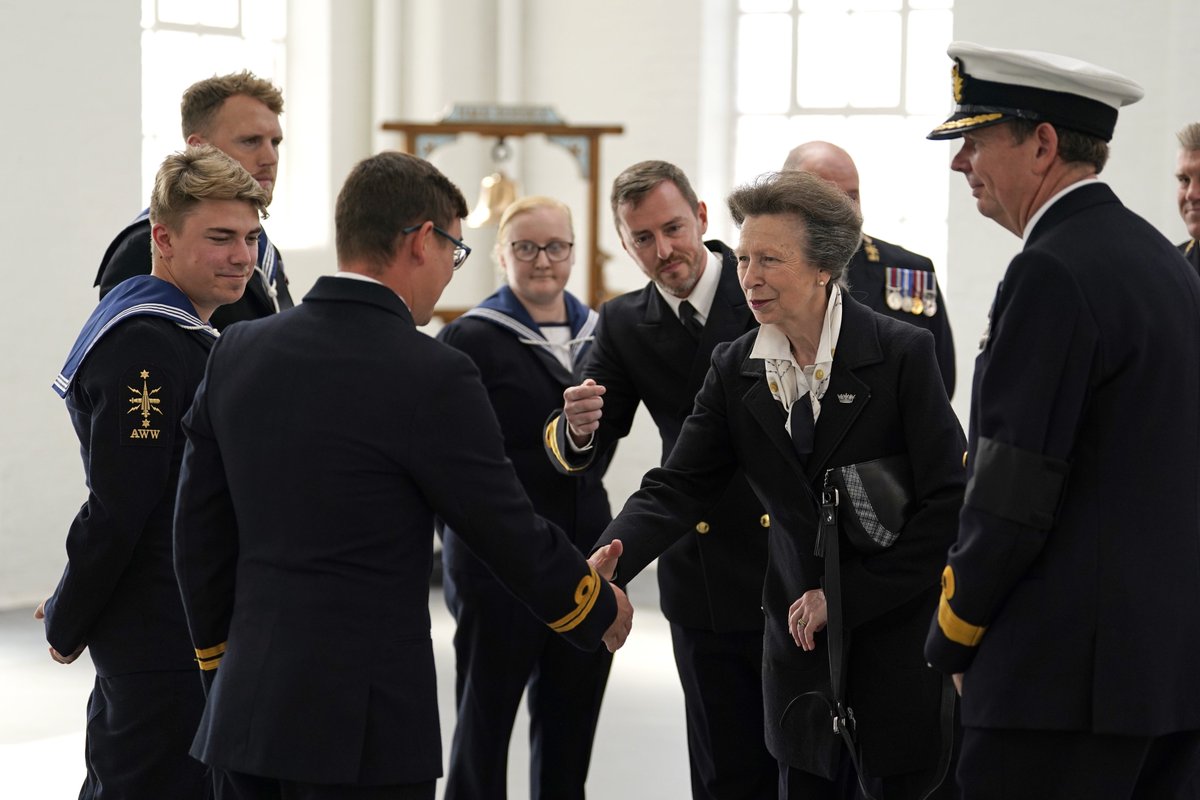 RoyalFamily's tweet photo. In Portsmouth and Aldershot, The Princess Royal today met service personnel and thanked them for the role they played in Her Majesty Queen Elizabeth’s funeral.

🔗 https://t.co/zjvFXdZz7a https://t.co/XB4M26iu45