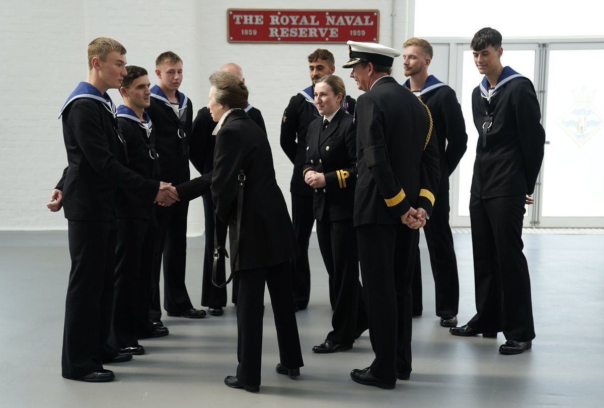 RoyalFamily's tweet photo. In Portsmouth and Aldershot, The Princess Royal today met service personnel and thanked them for the role they played in Her Majesty Queen Elizabeth’s funeral.

🔗 https://t.co/zjvFXdZz7a https://t.co/XB4M26iu45