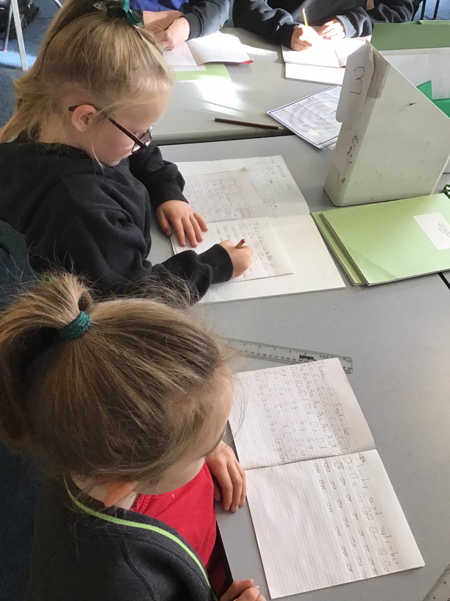 LindenRDCedar's tweet image. @LindenRDCedar #LindenEnglish #LindenHandwriting #proudtobelinden
Some beautiful handwriting this morning- and even some joins! @LindenRoad