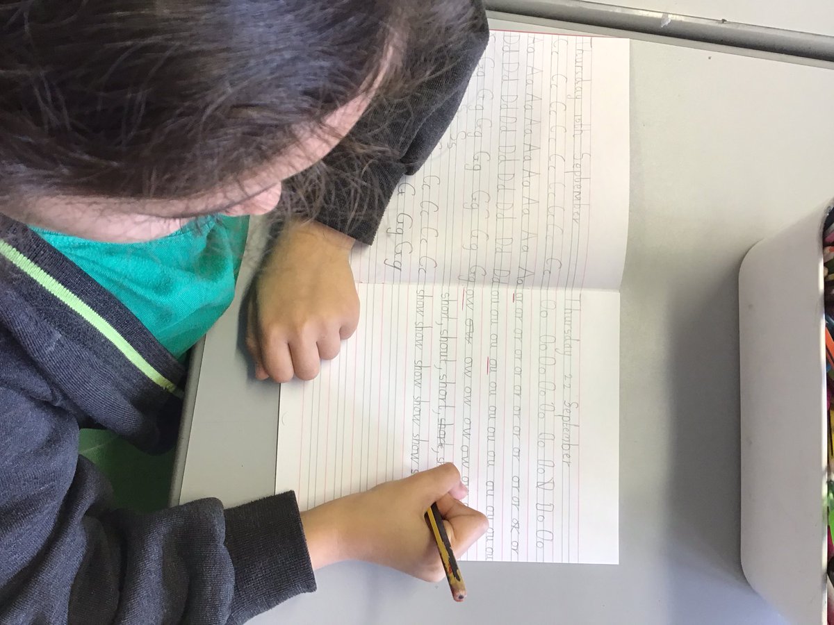 LindenRDCedar's tweet image. @LindenRDCedar #LindenEnglish #LindenHandwriting #proudtobelinden
Some beautiful handwriting this morning- and even some joins! @LindenRoad