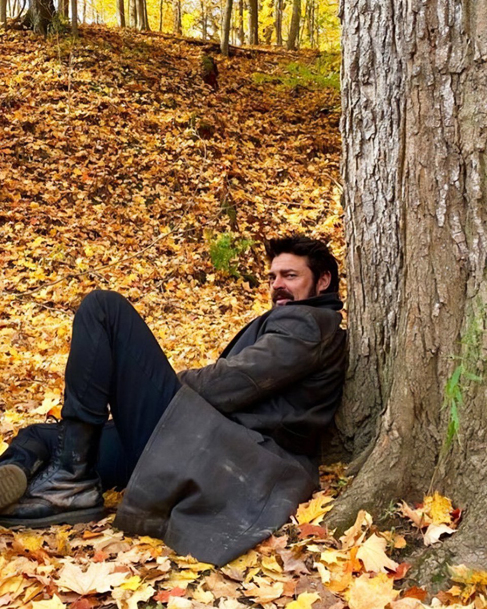 TheBoysTV's tweet photo. Happy fall, hope ya brought your Docs and trench. https://t.co/x6bWLq7zx0
